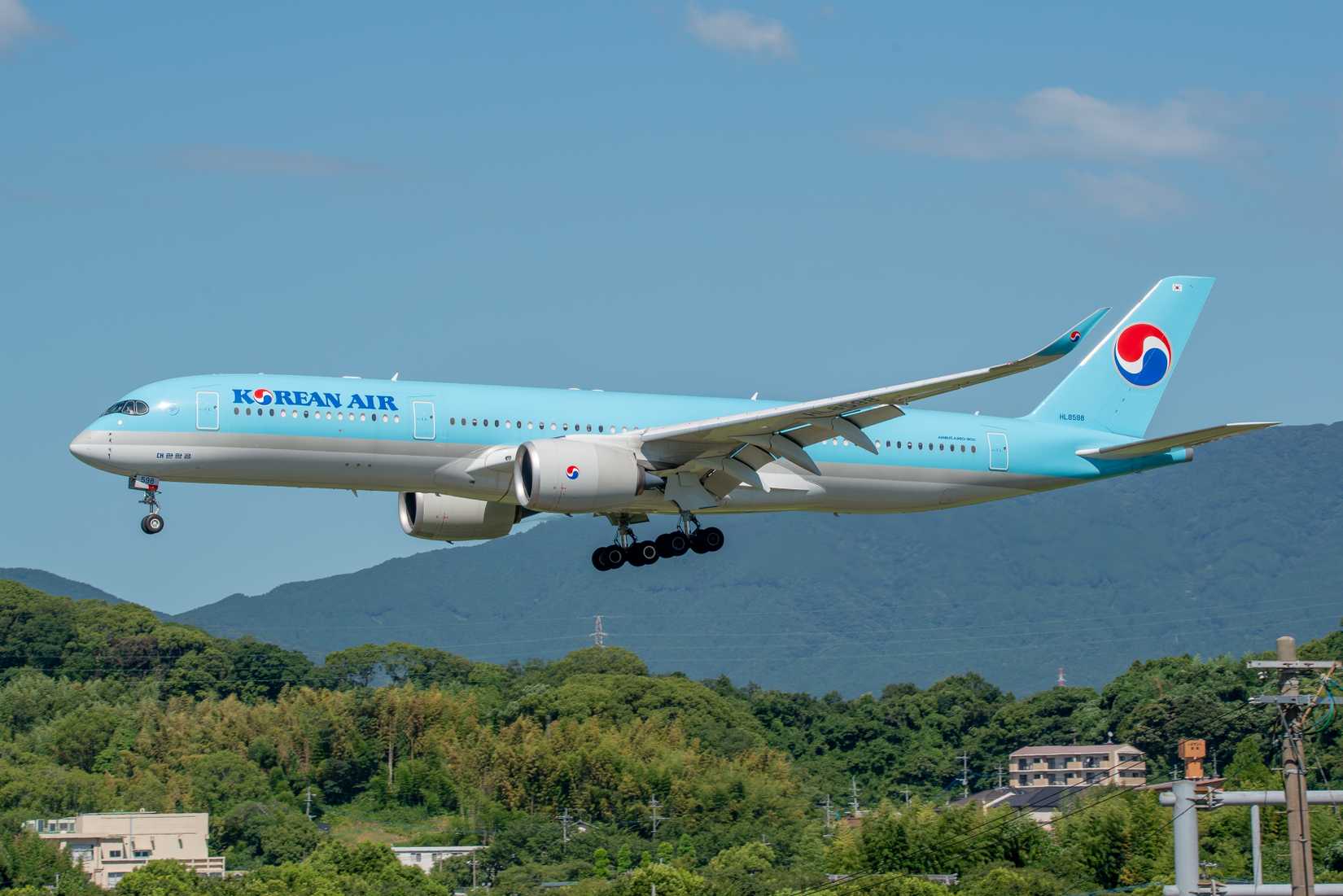Korean Air A350 Landing In Fukuoka