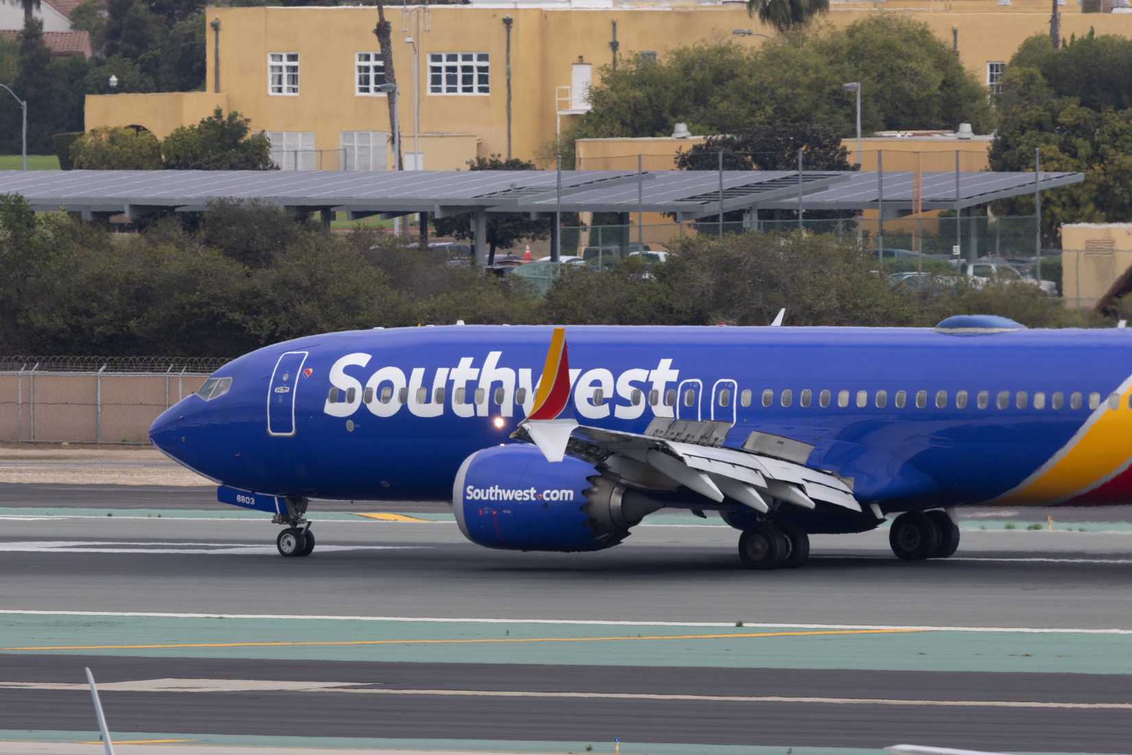 Southwest Airlines Boeing 737 landing at San Diego International Airport (SAN)