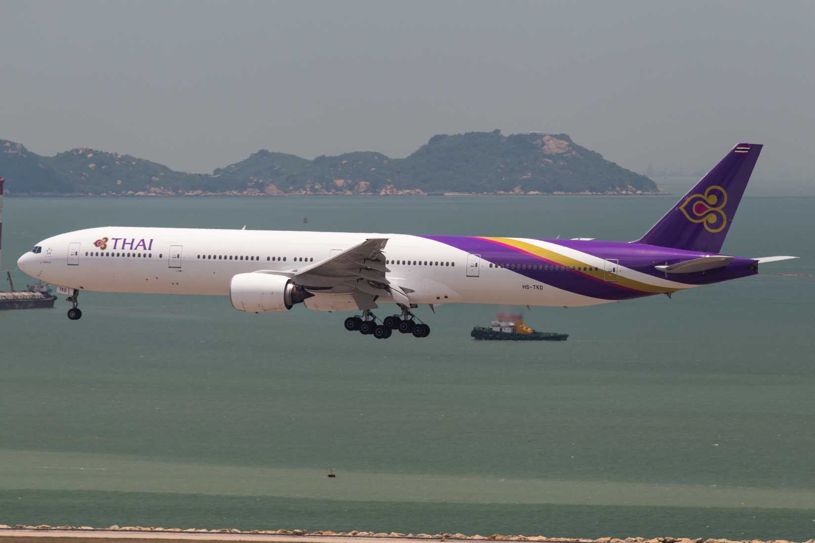 Thai Boeing 777-300 Wenjie Zheng Shutterstock