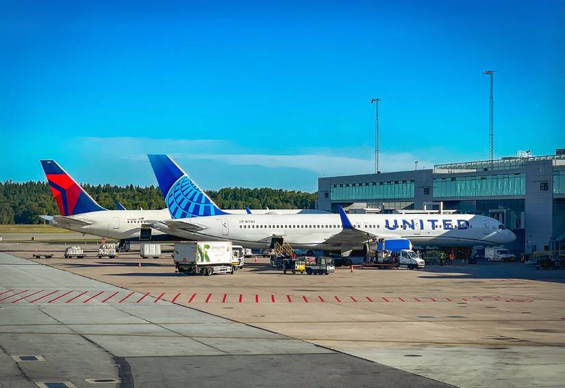 United Boeing 757 being turned around in Stockholm