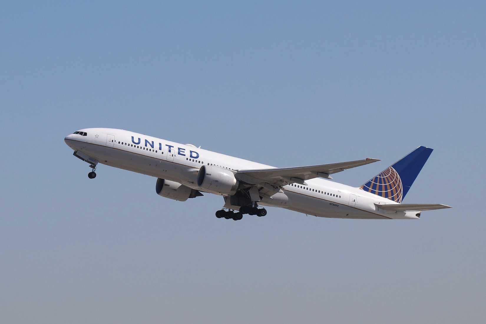United Airlines 777-200