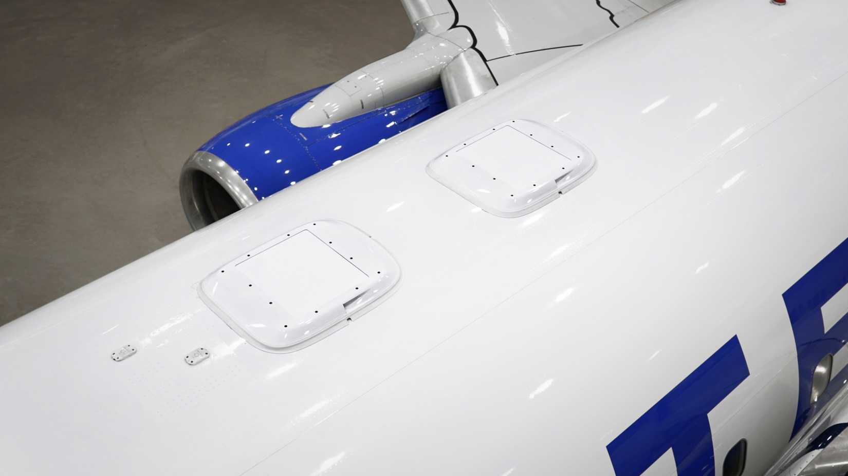 United Airlines Boeing 737 Fuselage Starlink Router
