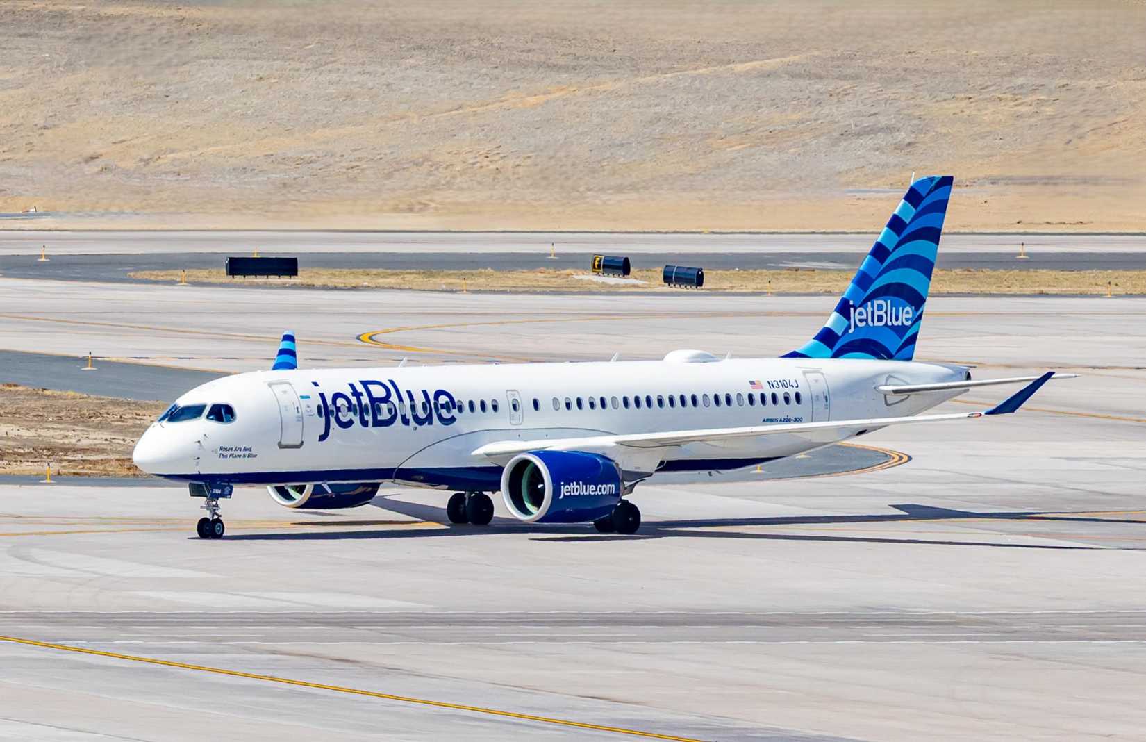 JetBlue Airbus A220-300 taxiing