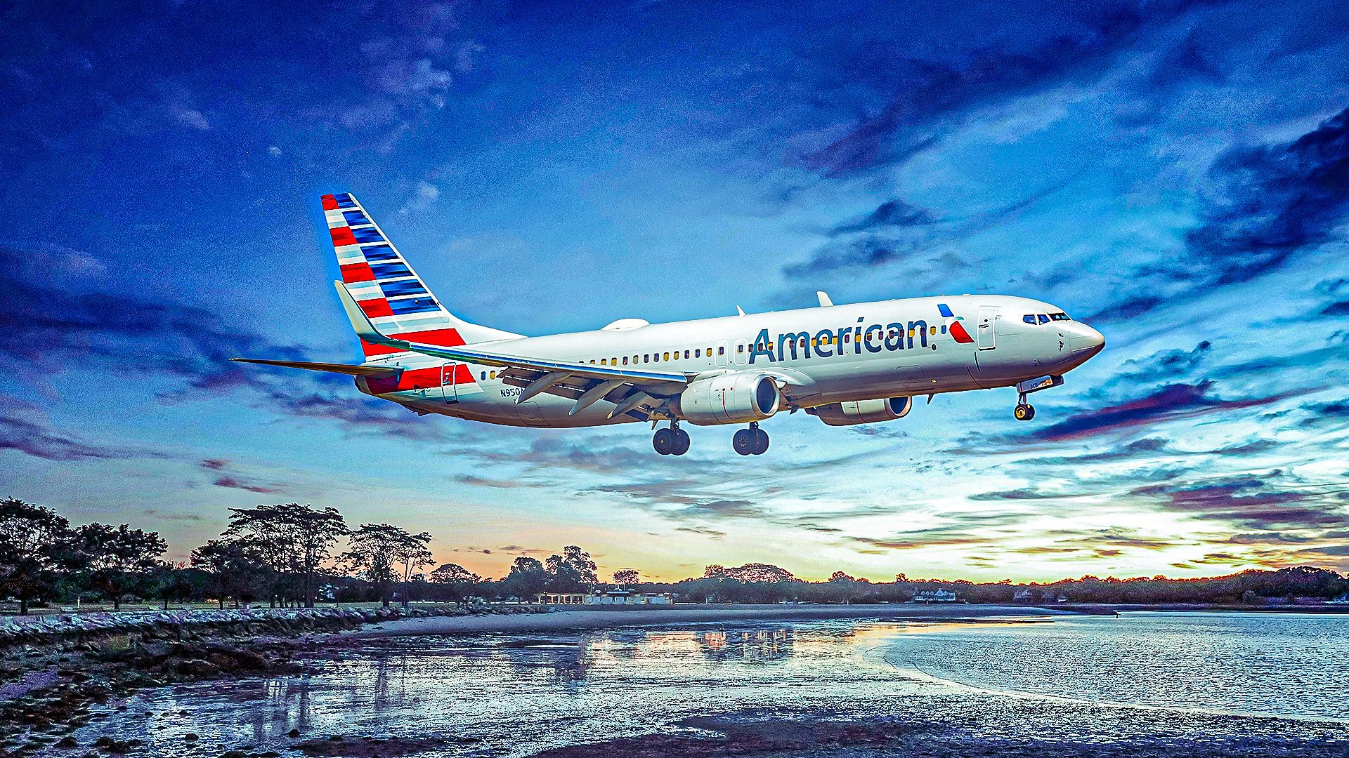 082 - American Airlines Boeing 737-800 - Markus Mainka _ Shutterstock