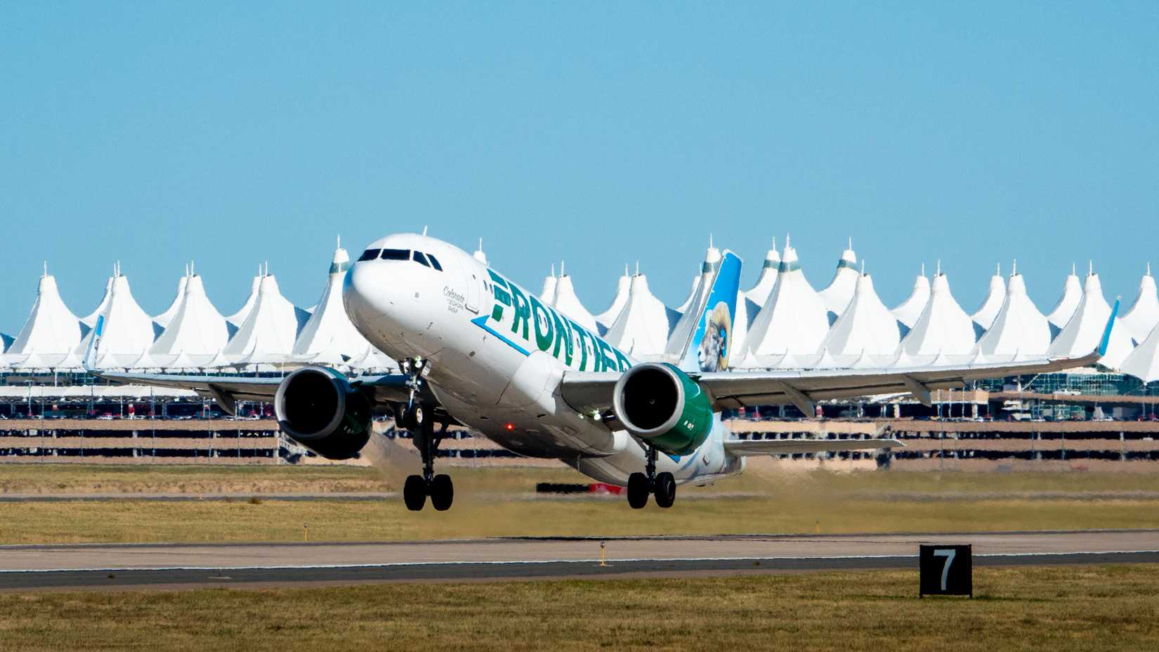 Frontier Airlines A320 at Denver