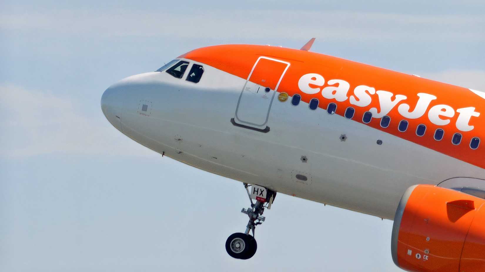 easyJet A320 rotating