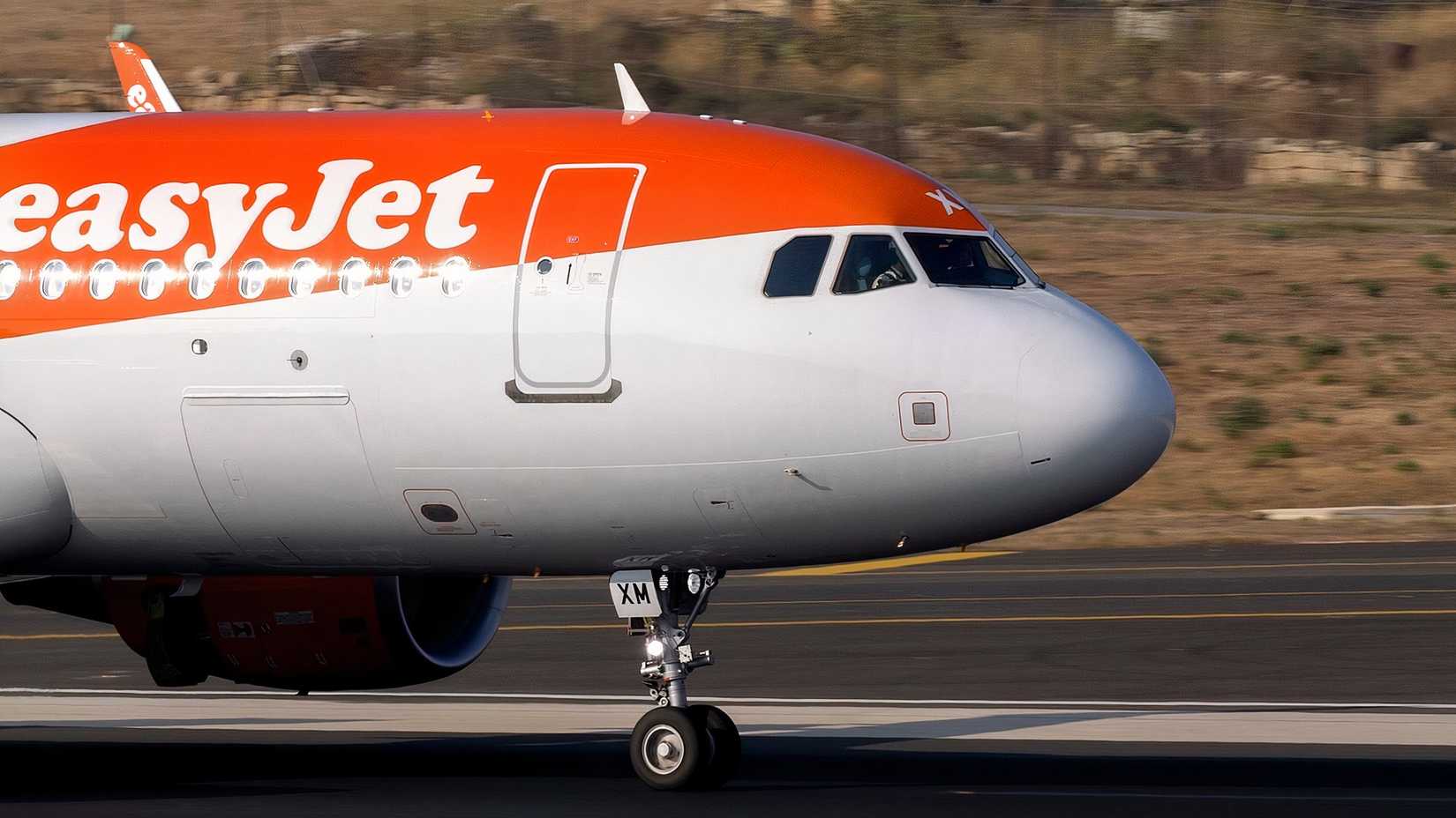 easyJet A320 Nose Closeup