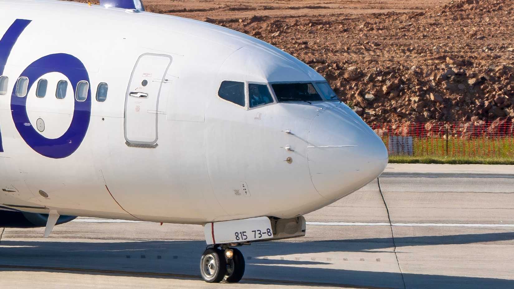 Avelo Boeing 737 taxiing