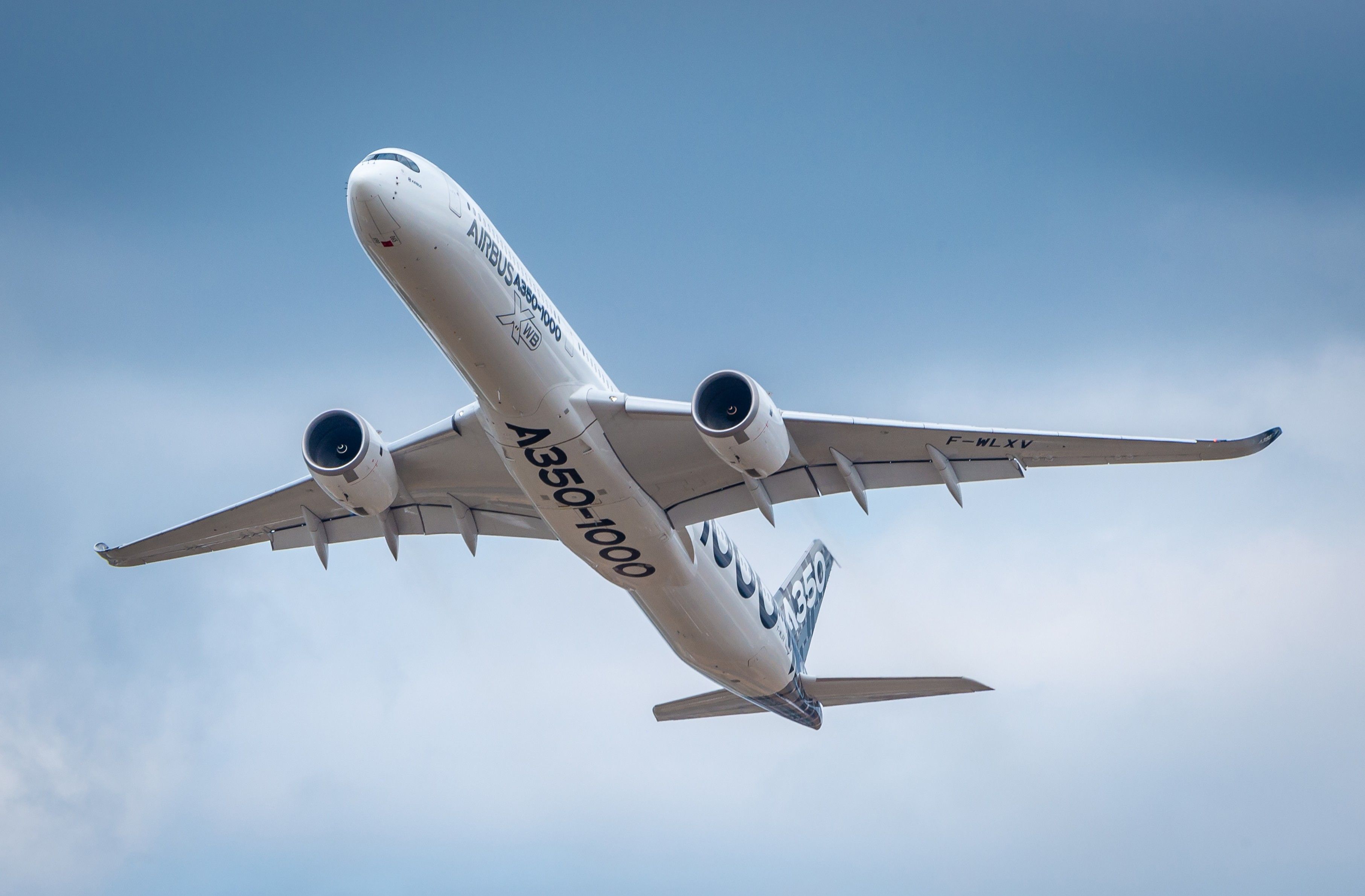 A350-1000 Airbus flying
