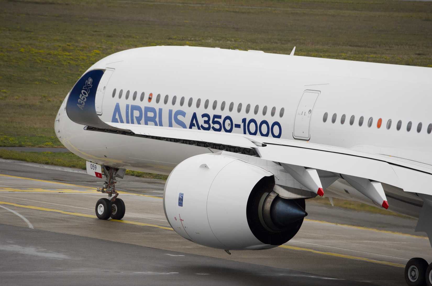 A350-1000 First Flight push back and take off