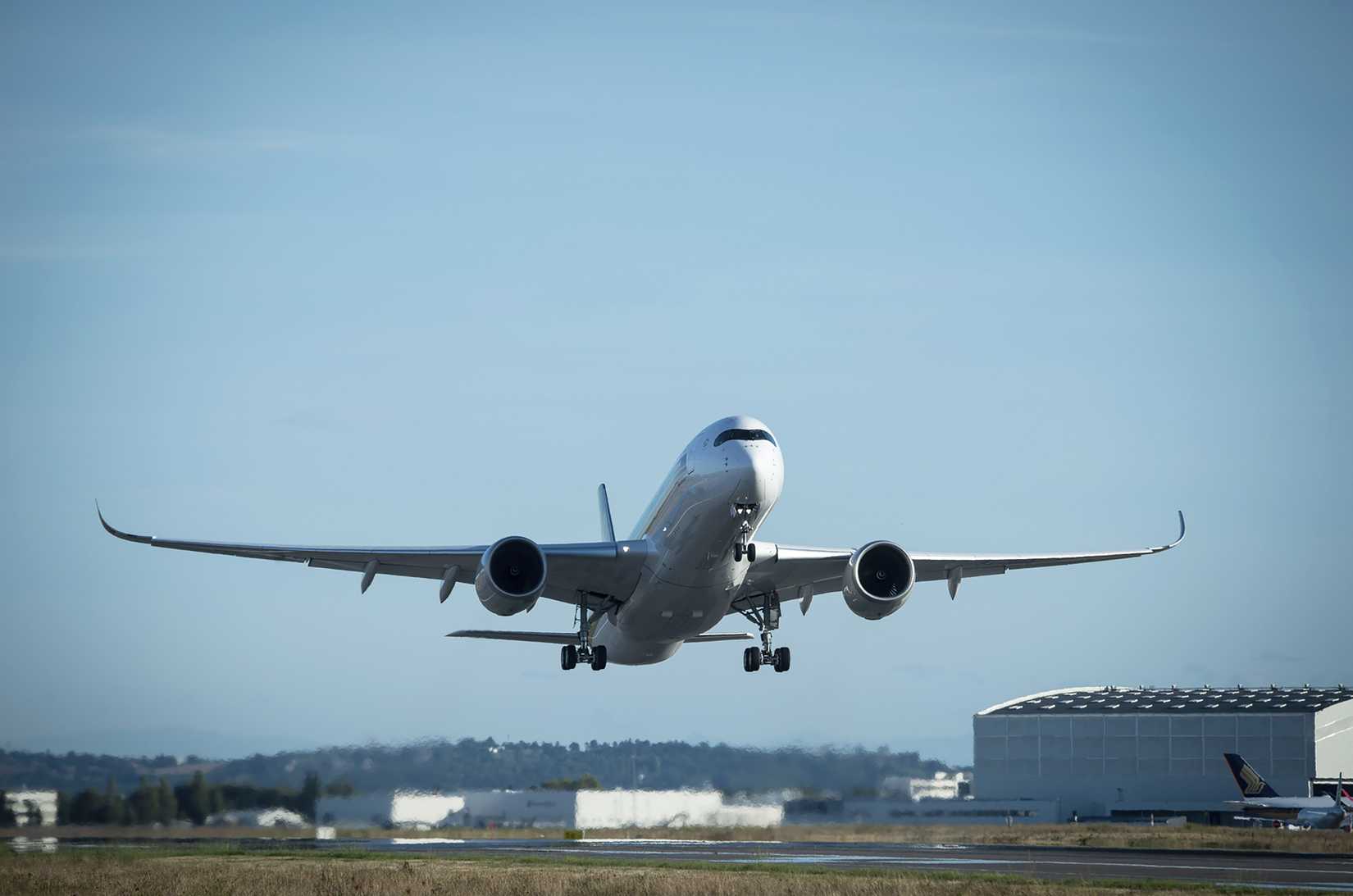A350 900 Ultra Long Range Singapore Airlines Take Off