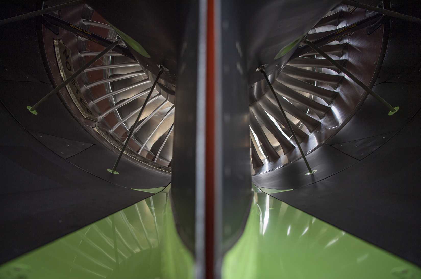 A350  beauty shots - engine close up