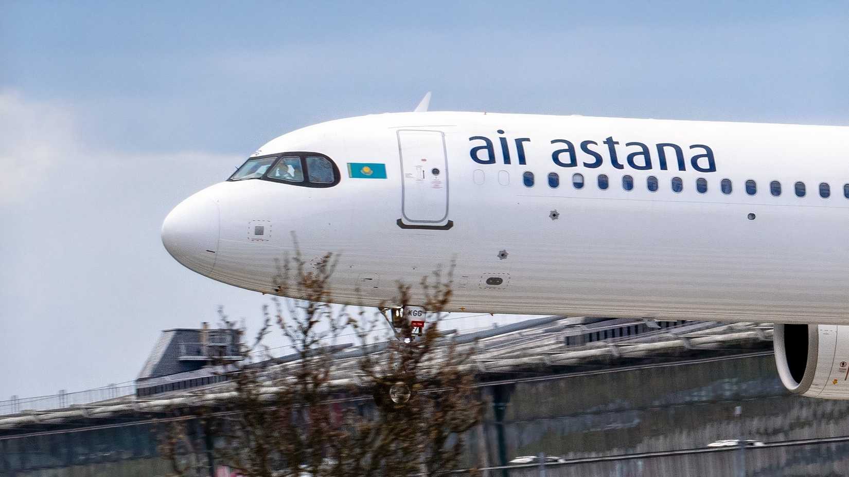 Air Astana A321LR on final approach to London Heathrow after a long flight