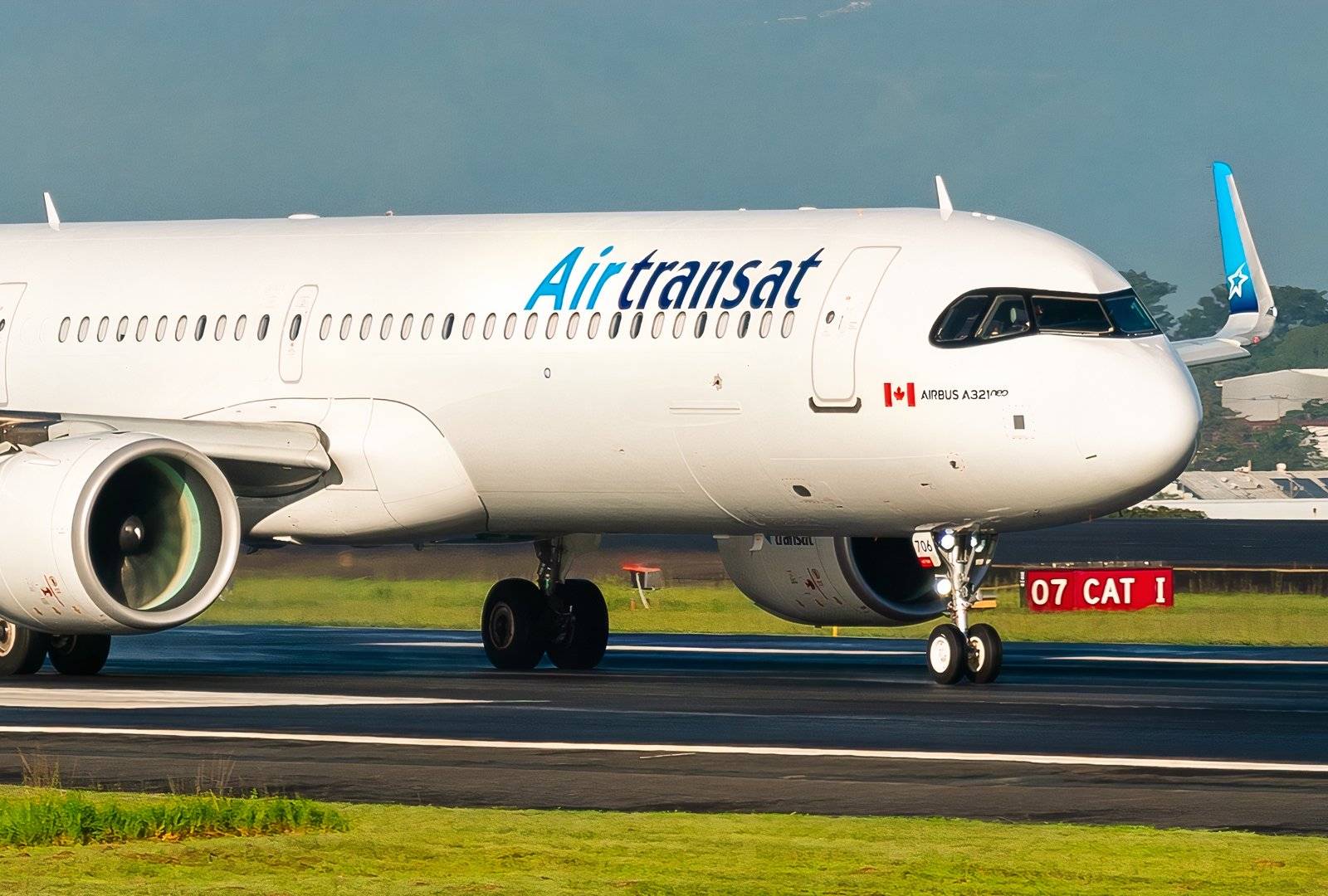 Toronto Airport Terminal 3 Map \u0026 Guide, image size:1600x1080