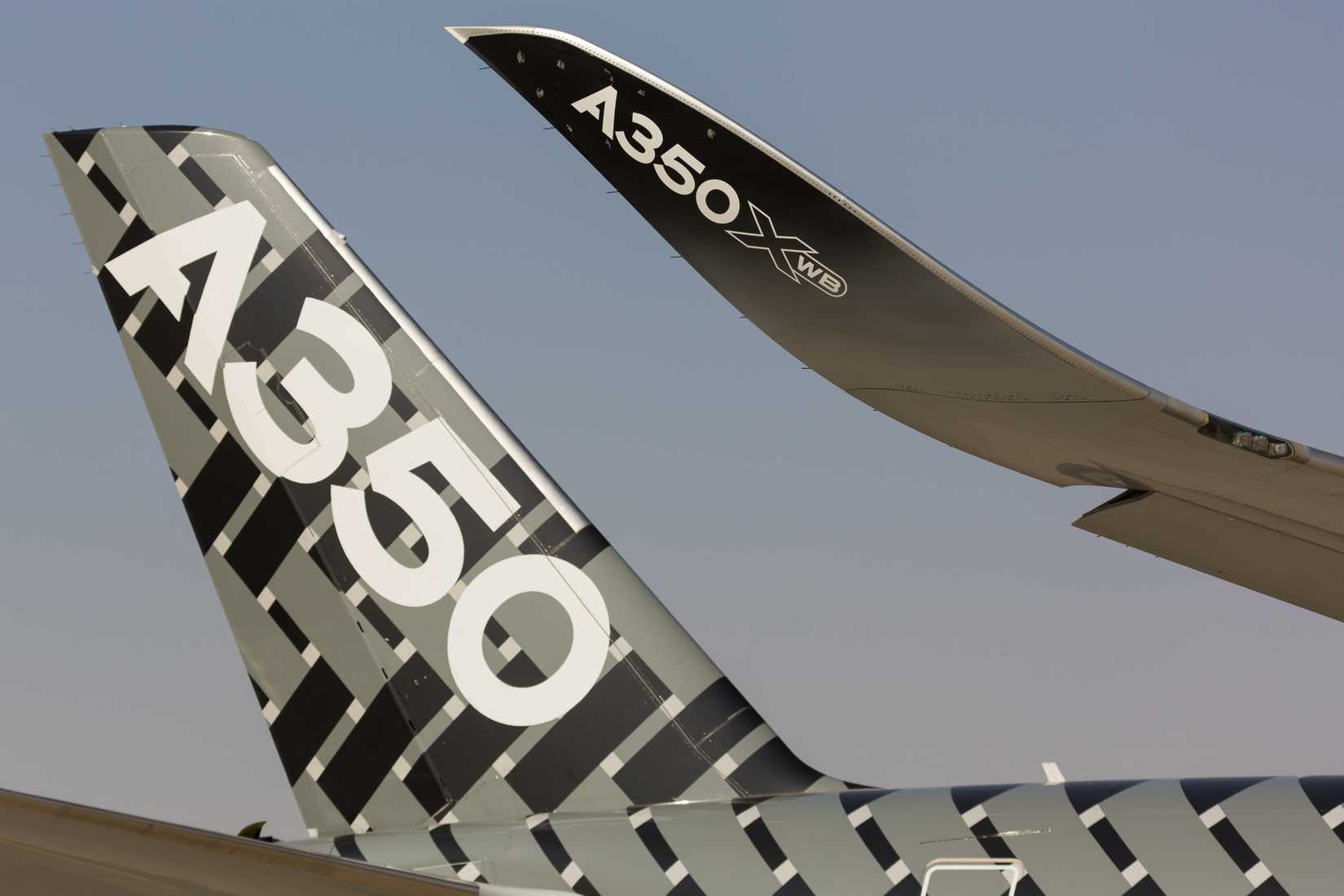 Airbus flies the A350 XWB at the Dubai International Airshow