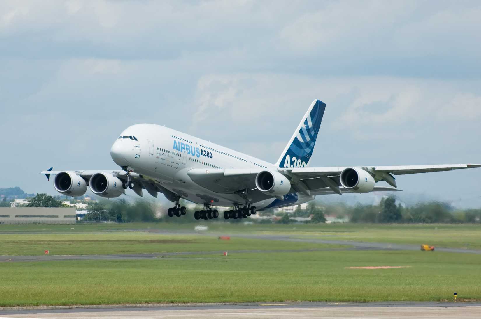 Airbus A380 lands