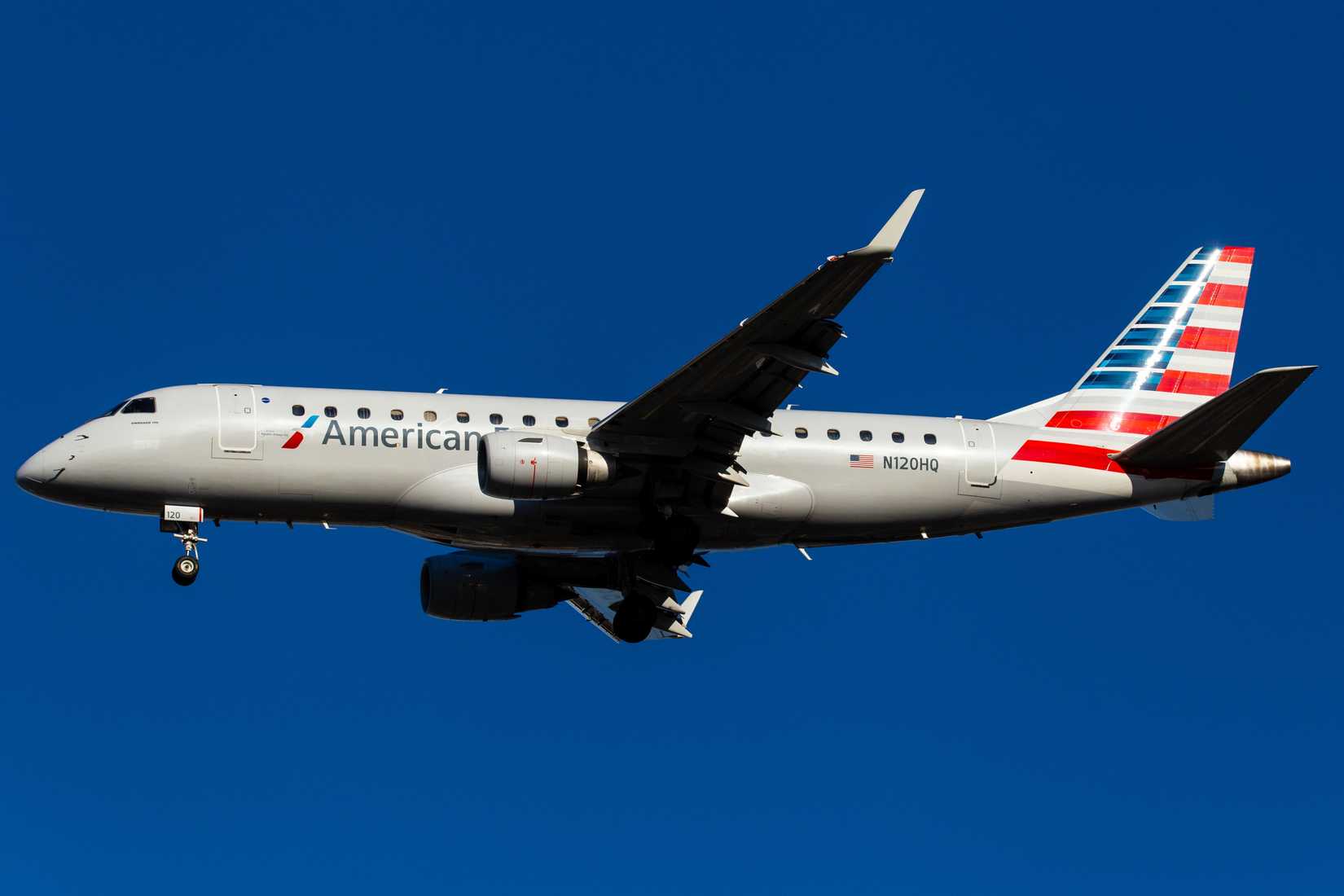 American Eagle E175 sky