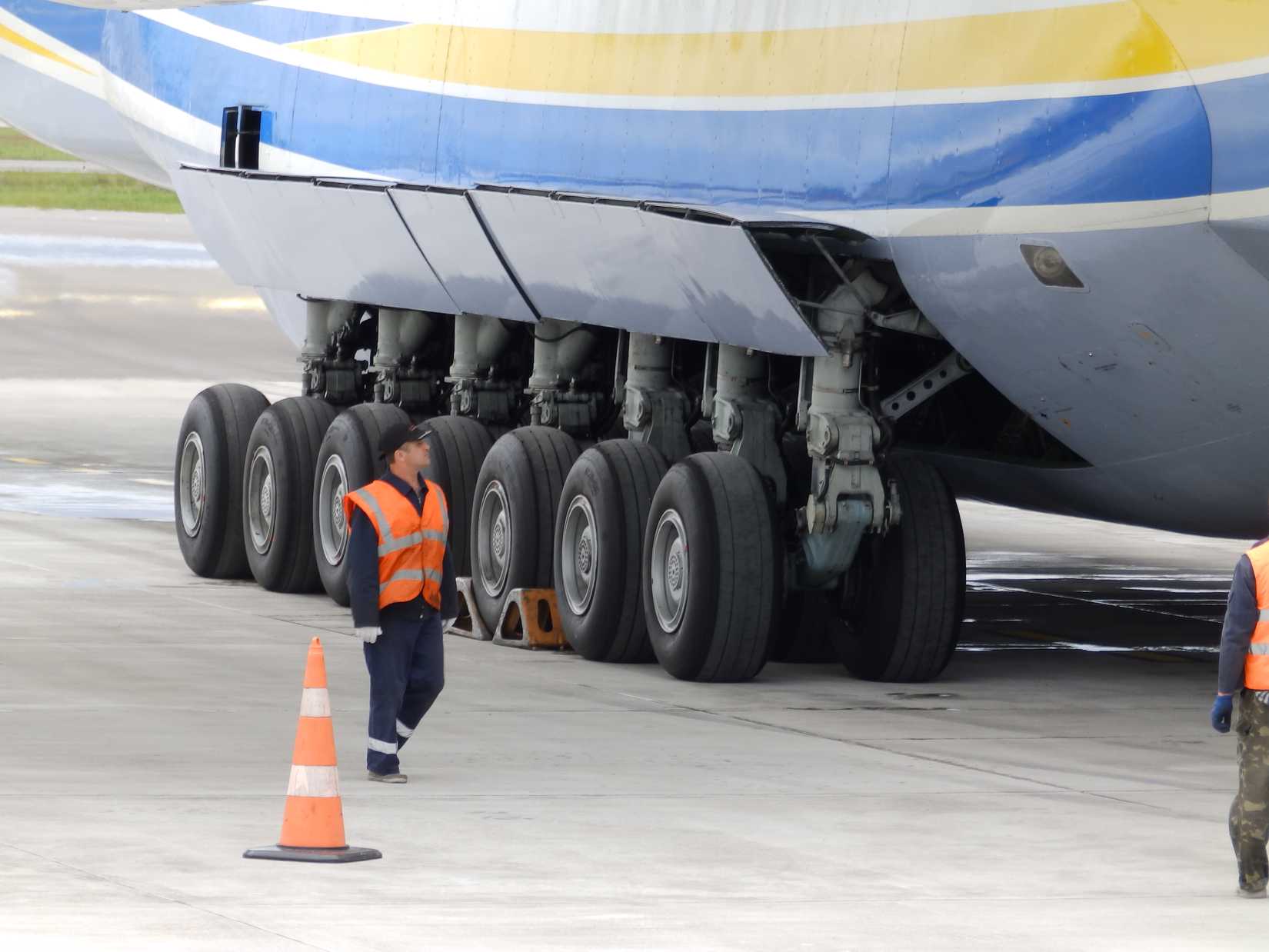 Antonov An-225 Main Gear