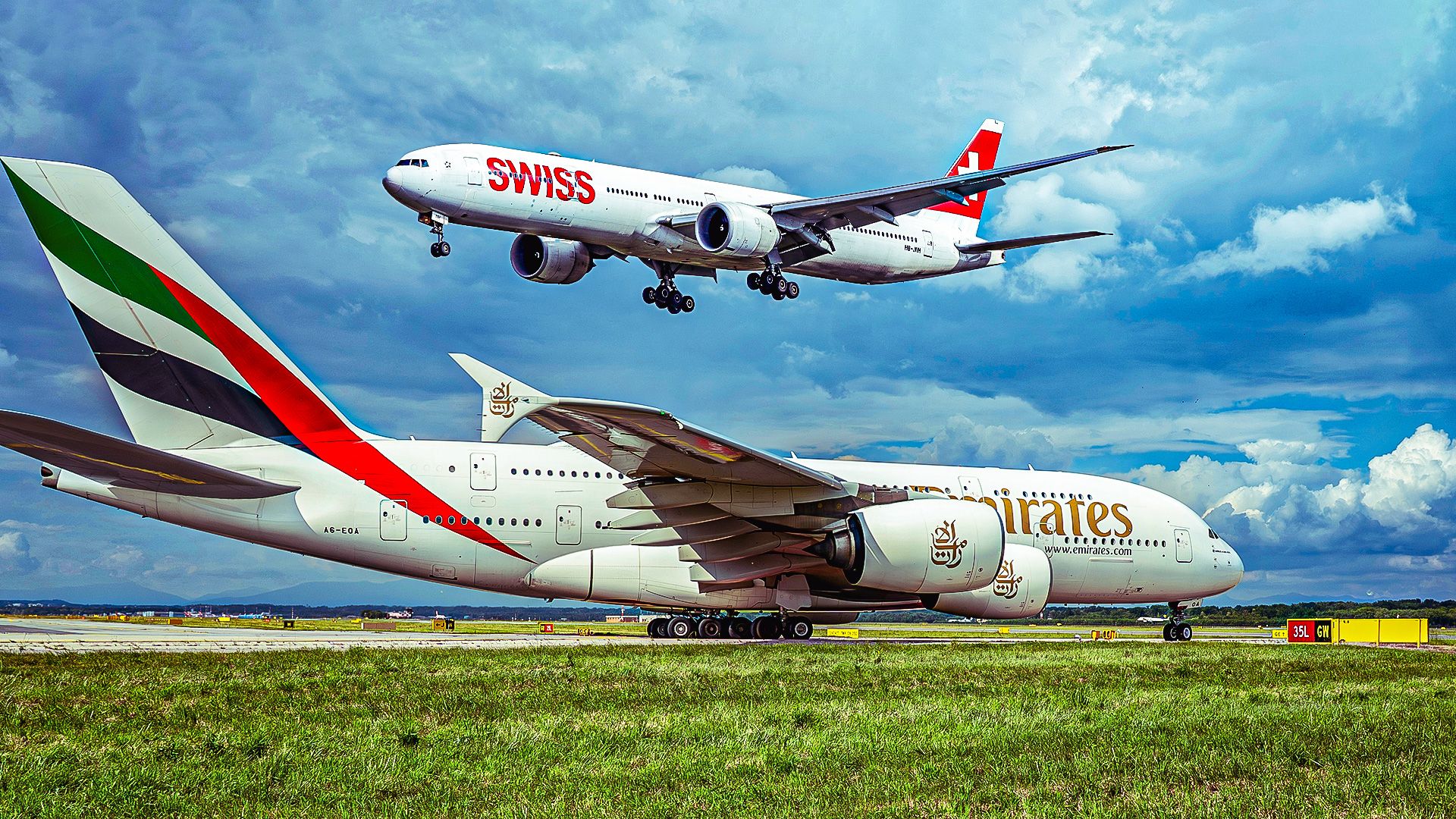 Here's How Much Bigger The Airbus A380 Is Compared To The Boeing