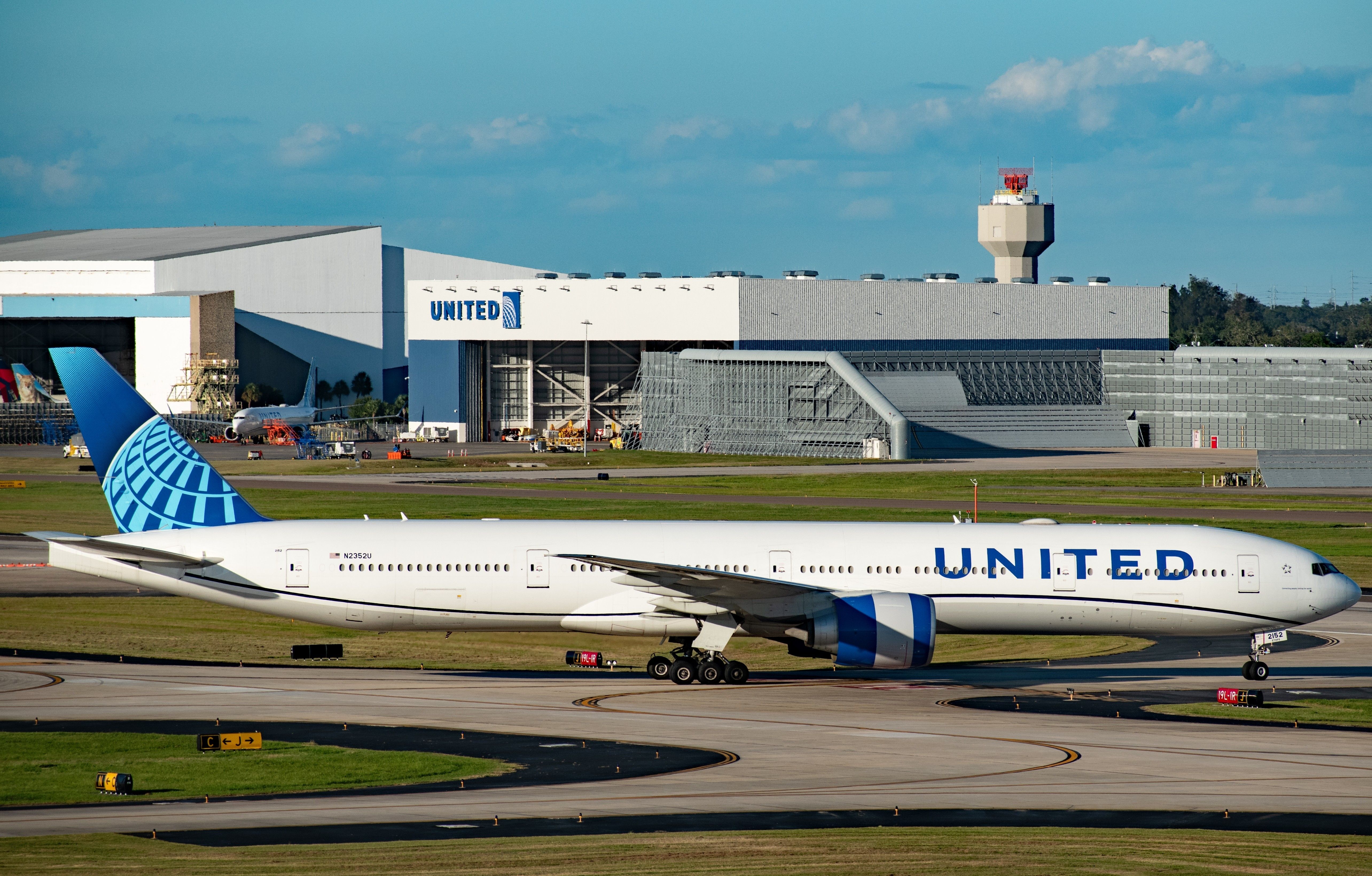 Why United Airlines Still Relies On The Boeing 777-300ER In 2025