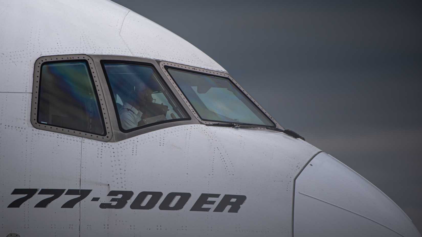 Boeing 777-300er taxiing to the stand.