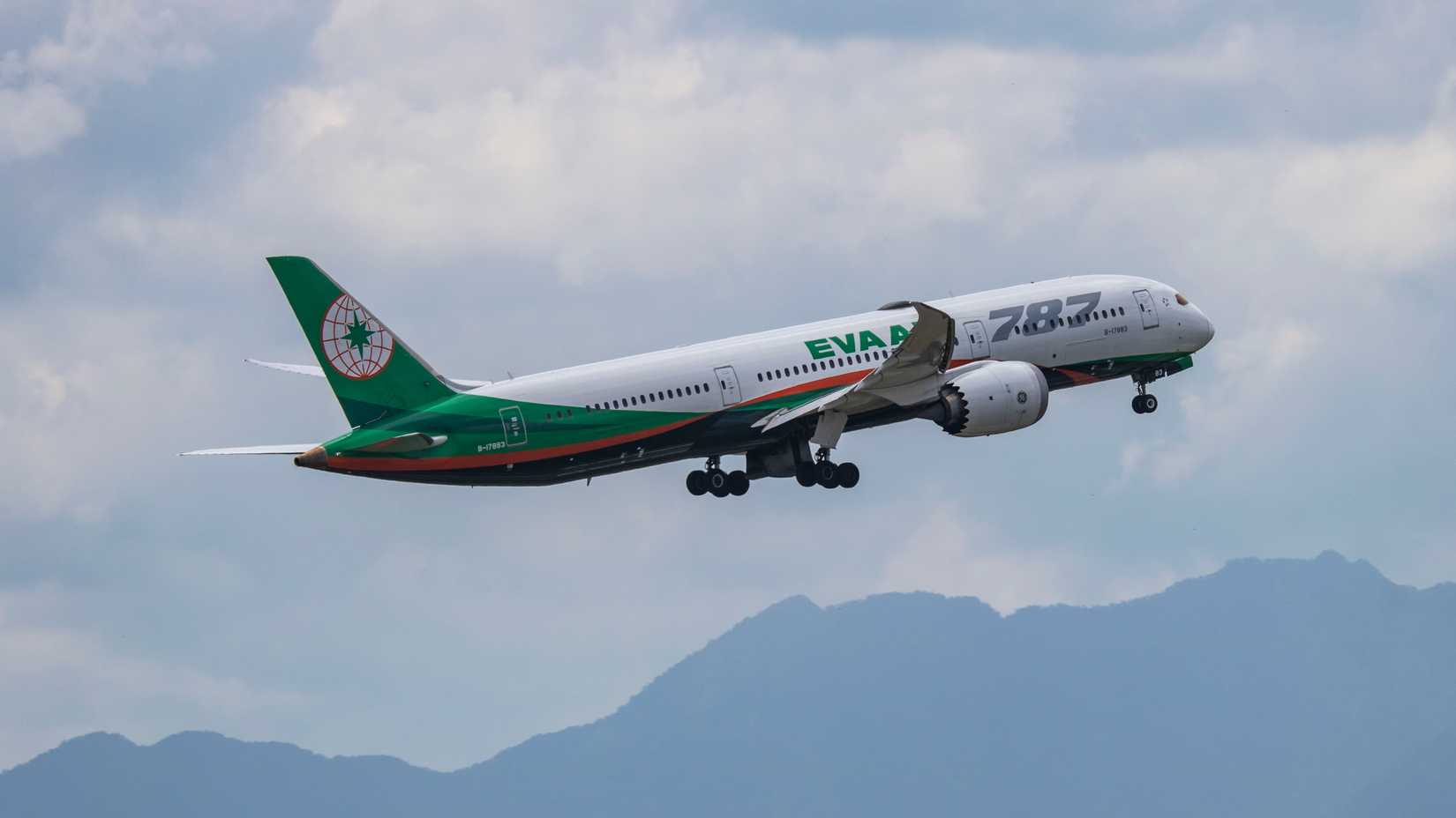 Boeing 787-9 Dreamliner reg B-17883 of EVA Air departure from Da Nang international.