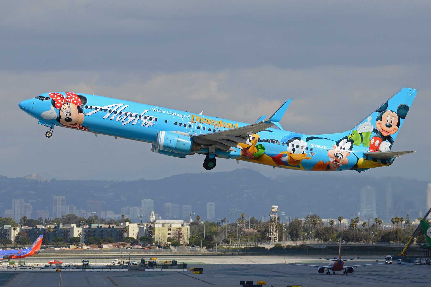 Alaska Airlines Boeing 737-990 with Disneyland livery