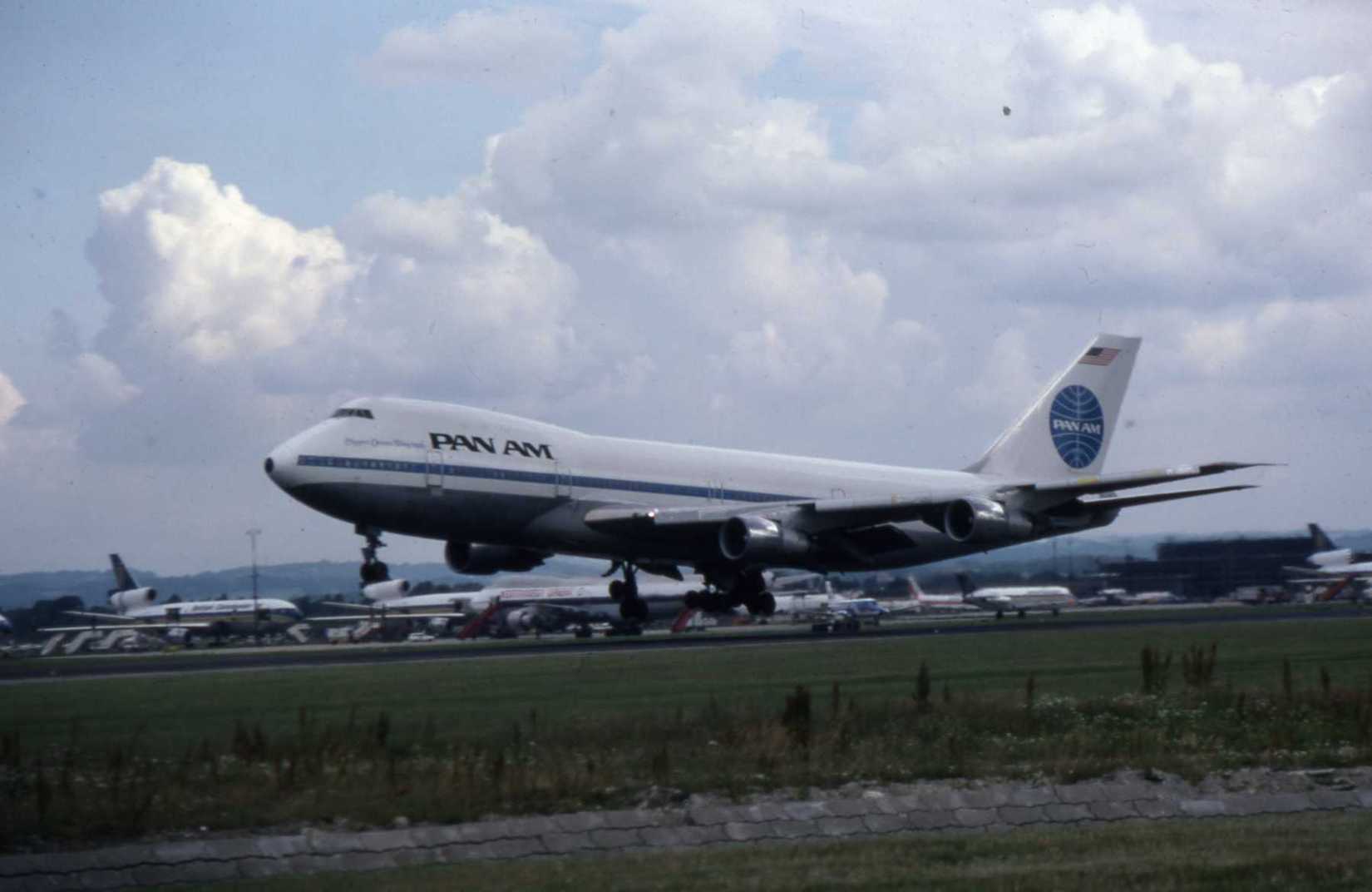 Boeing_747-100_(Pan_Am)_(8664189574) MercerMJ Wikimedia Commons
