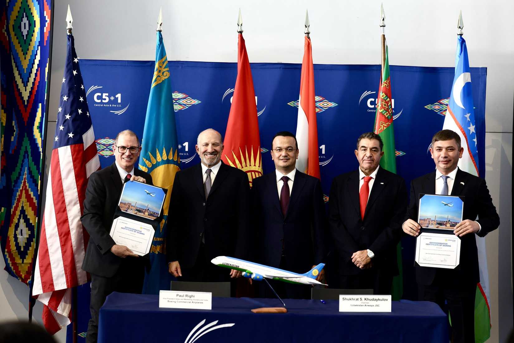 787-9 Boeing order Uzbekistan Airlines signing