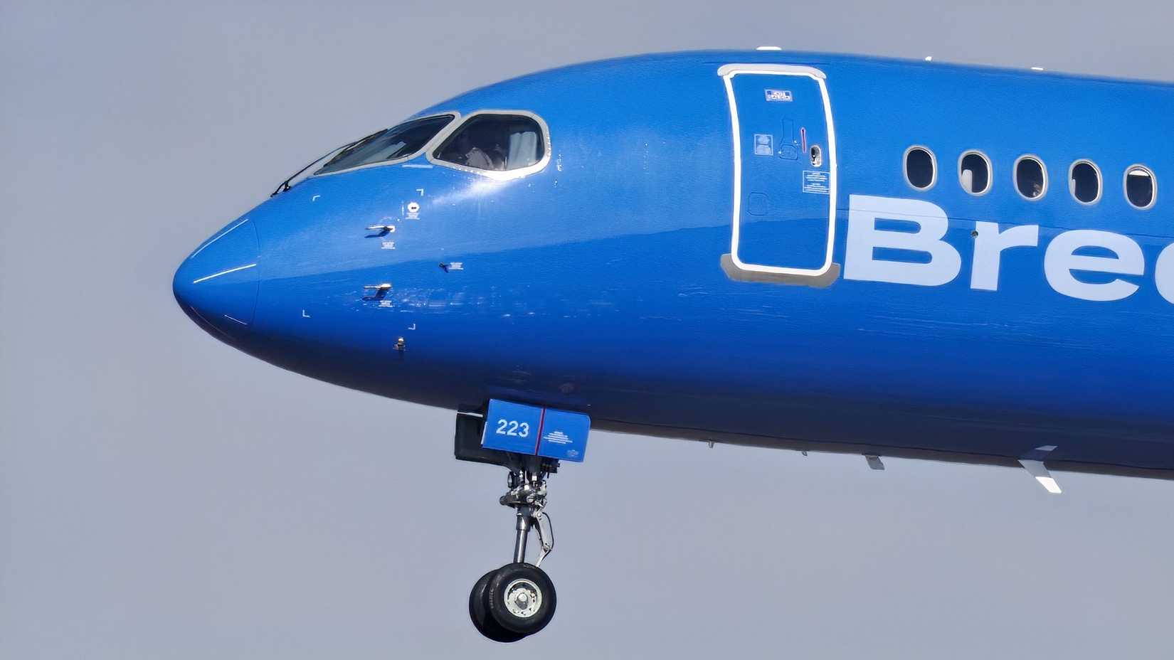 Breeze Airways Airbus A220-300 on final approach to land