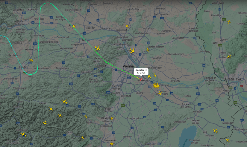 Condor 757 Vienna Arrival