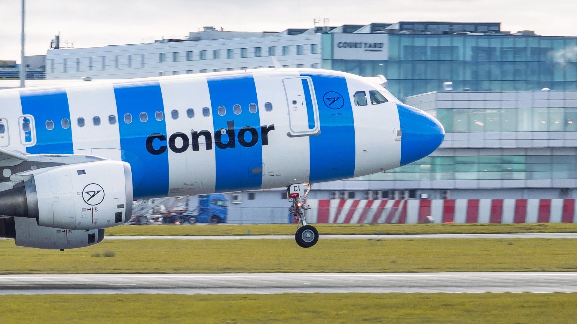 Condor Airbus A320 touching down after another flight