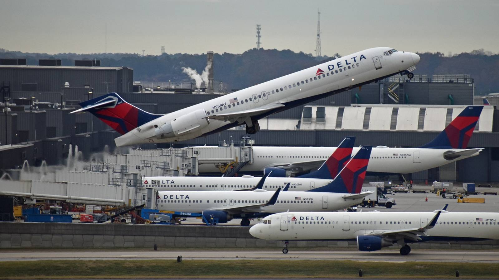 Thousands Of Flight Cancellations & Delays: Record US Government Shutdown Endures