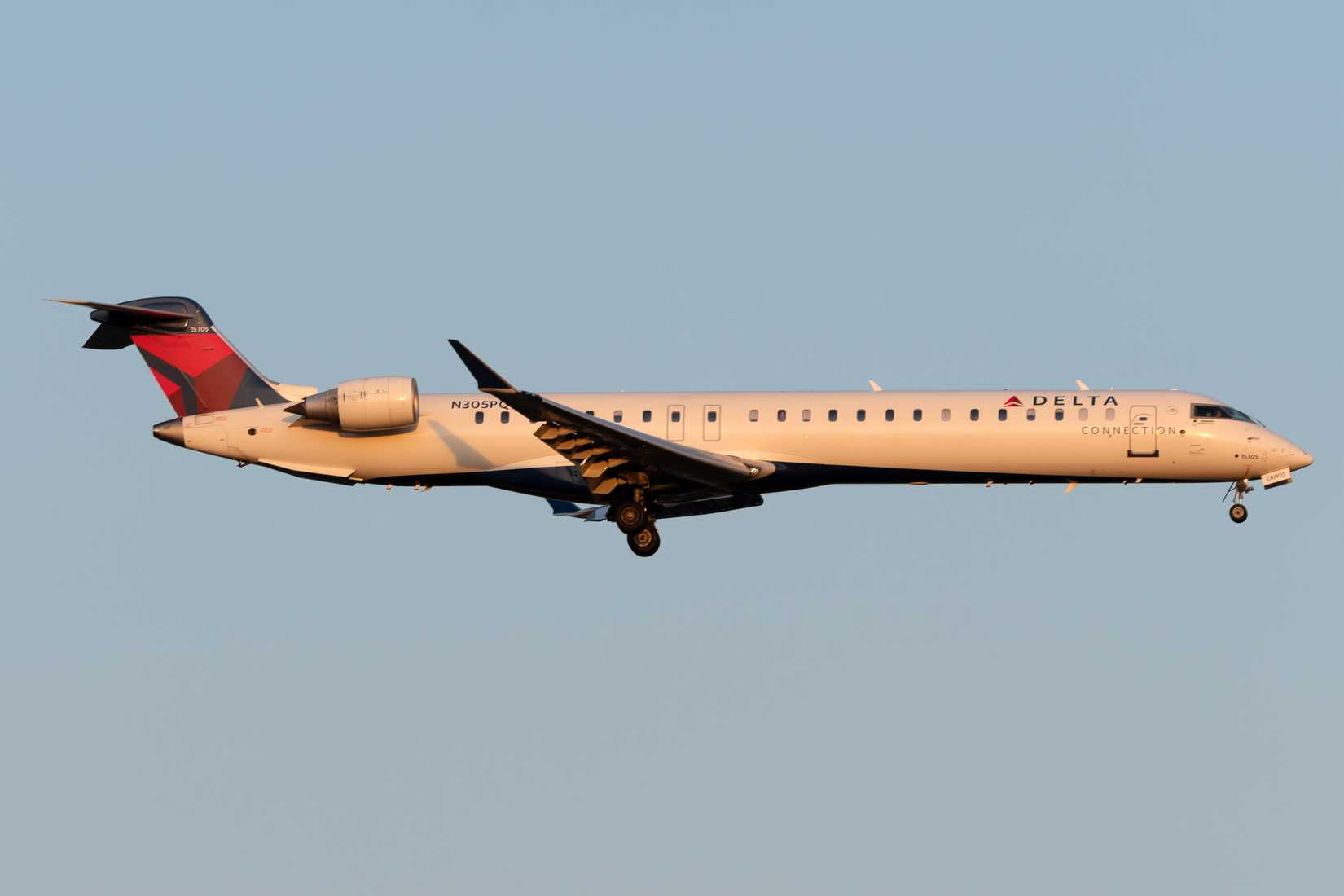 Delta Connection Mitsubishi CRJ-900LR Vincenzo Pace Simple Flying