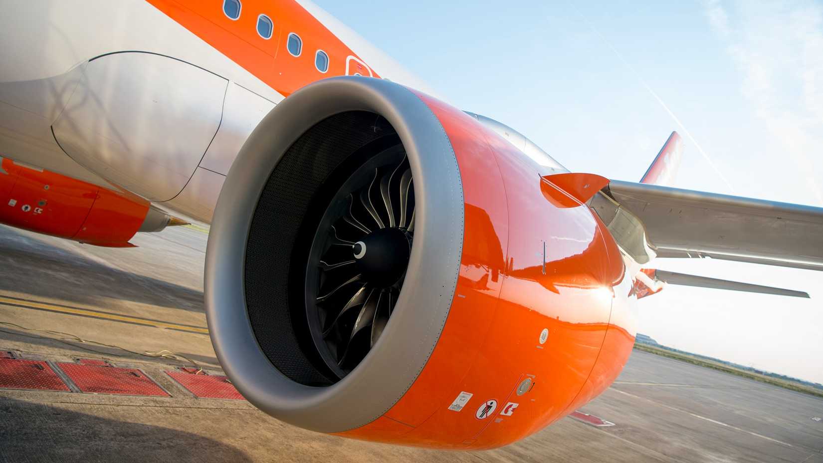 easyJet, First A320neo delivery