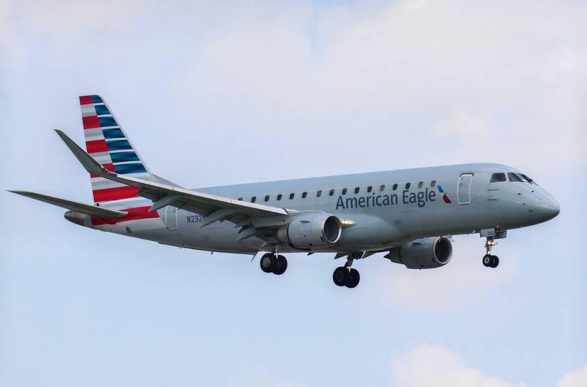 Envoy Air E175 for American Eagle on final approach