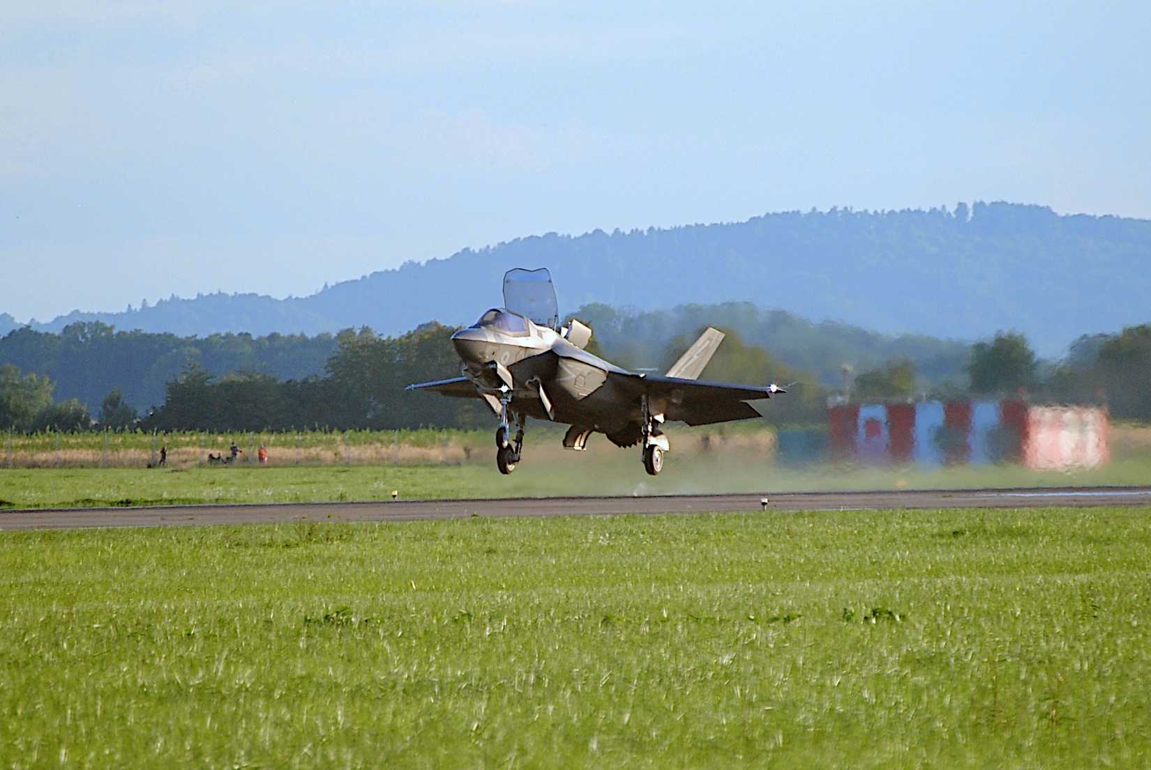 F-35B landing at NATO Days 2023, Ostrava, Czech Republic