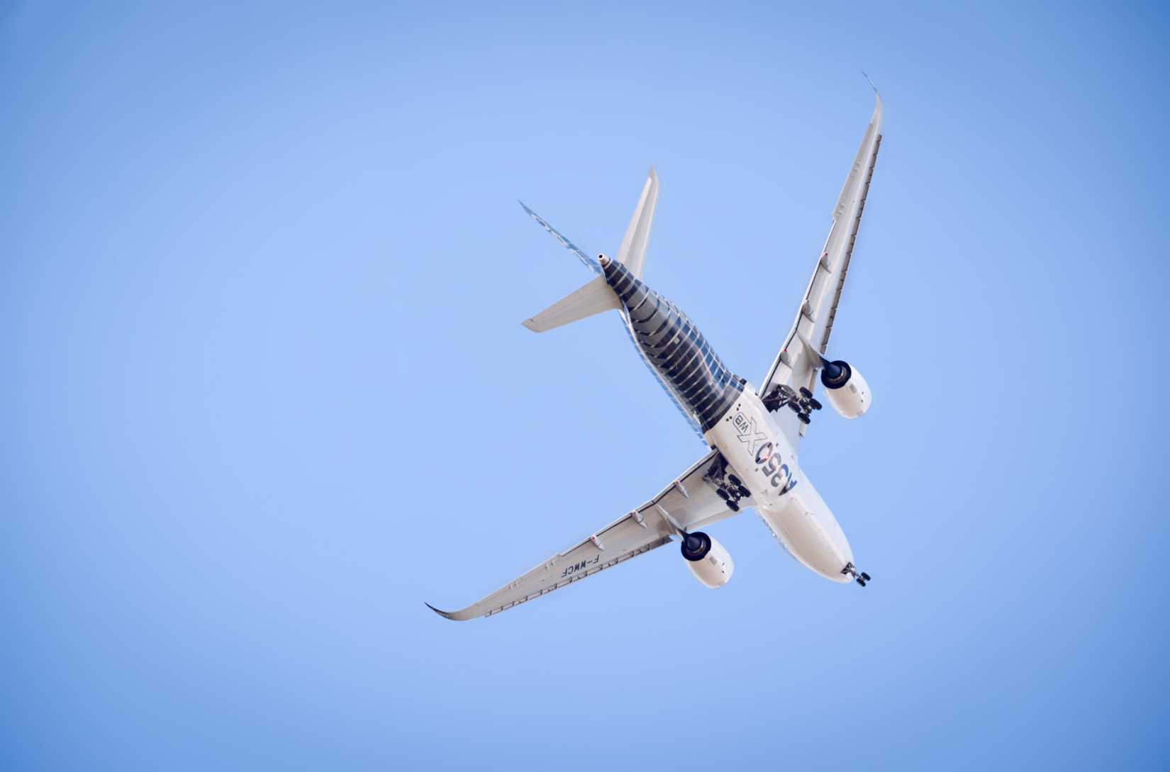 Farnborough Airshow A350 XWB flying display