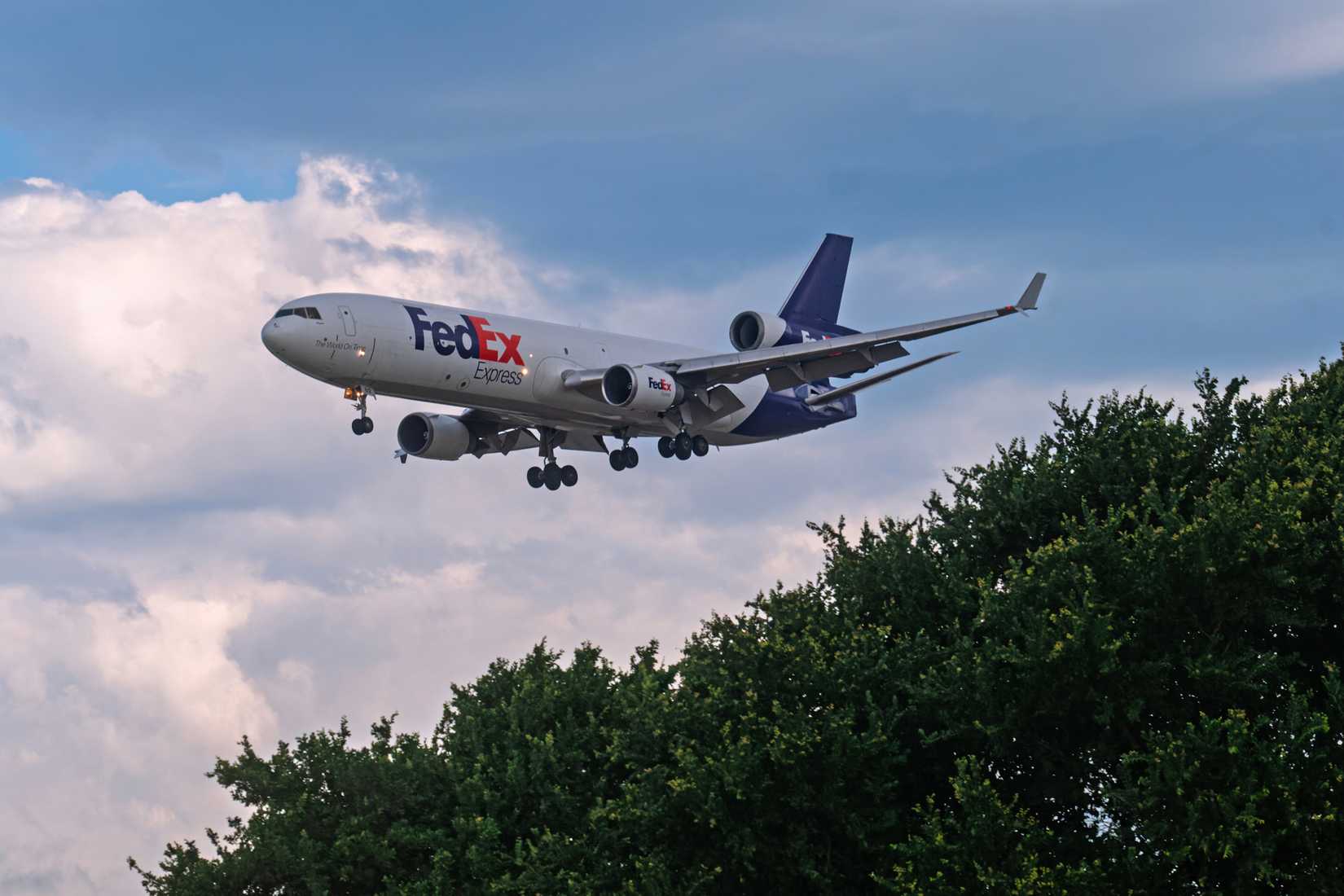Chegada do FedEx Express MD-11F N612FE ao Aeroporto Internacional de Dallas-Fort Worth.