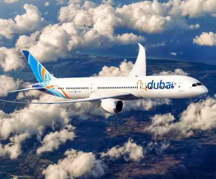 flydubai boeing 787-9 dreamliner flying