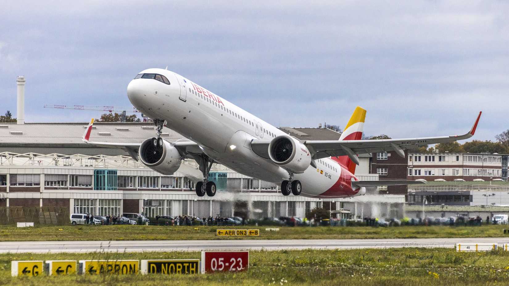 Iberia A321XLR Shortly After Takeoff