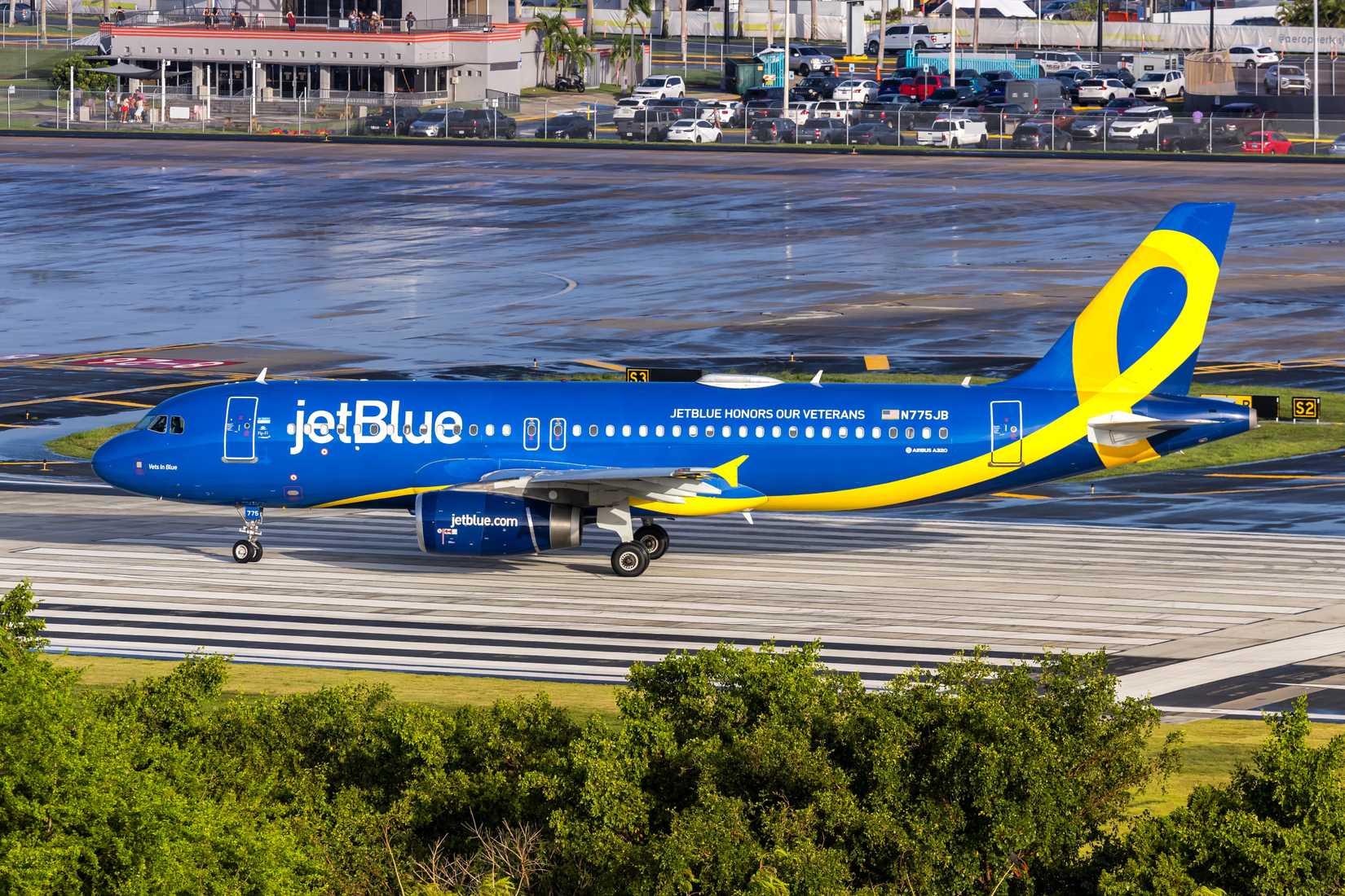 JetBlue Airways Airbus A320 airplane with JetBlue Honors our Veterans special livery.