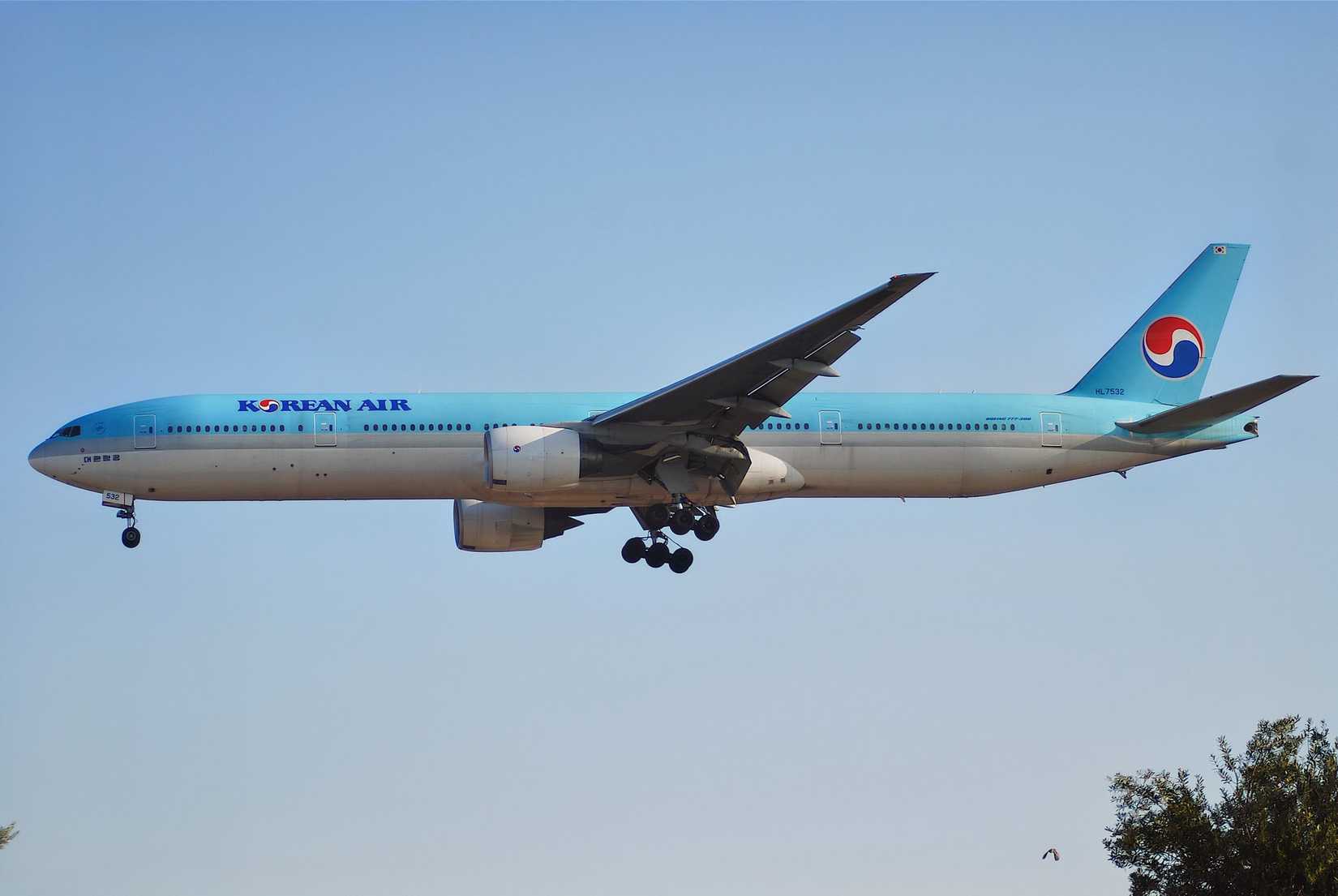 Korean Air non-ER 777-300 on final approach