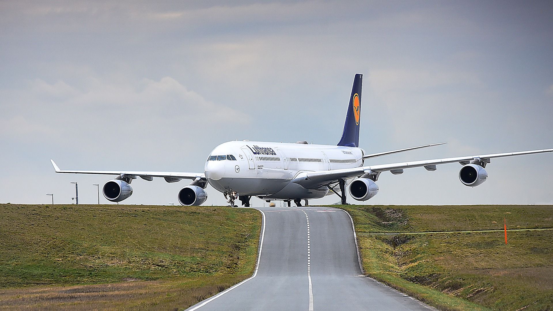 lufthansa-airlines-airbus-a340