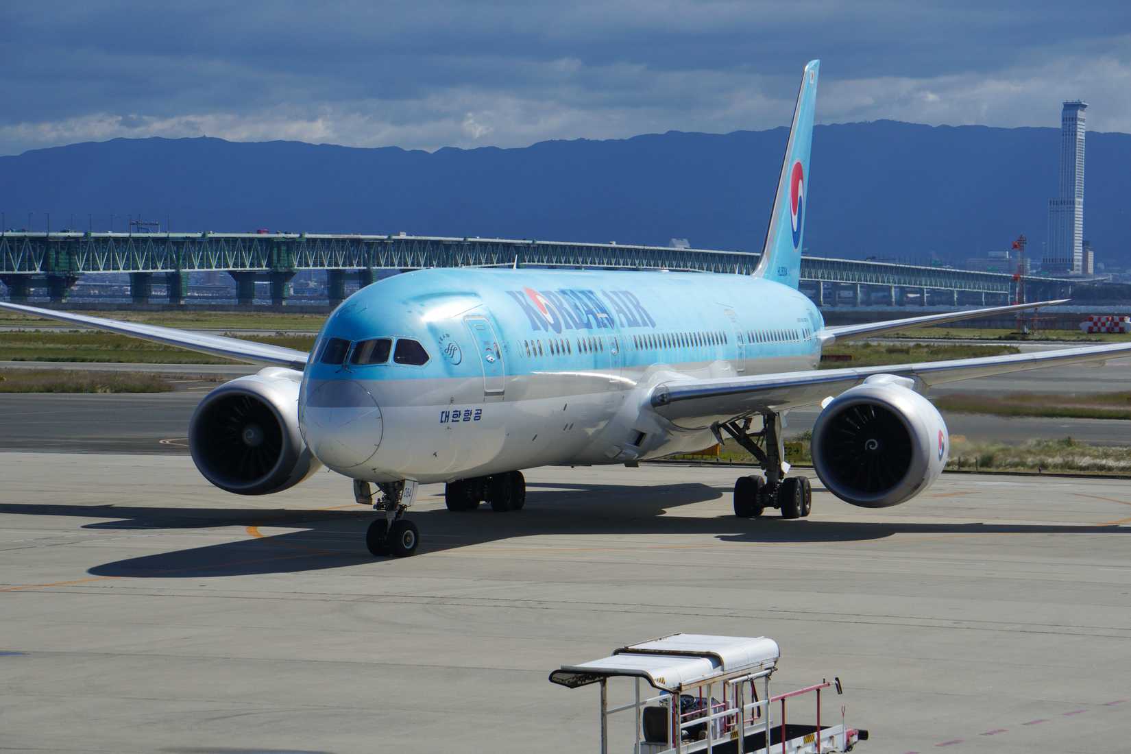Boeing 787 Dreamliner aircraft from the airline company Korean Air, taxiing at Osaka International Airport (KIX).