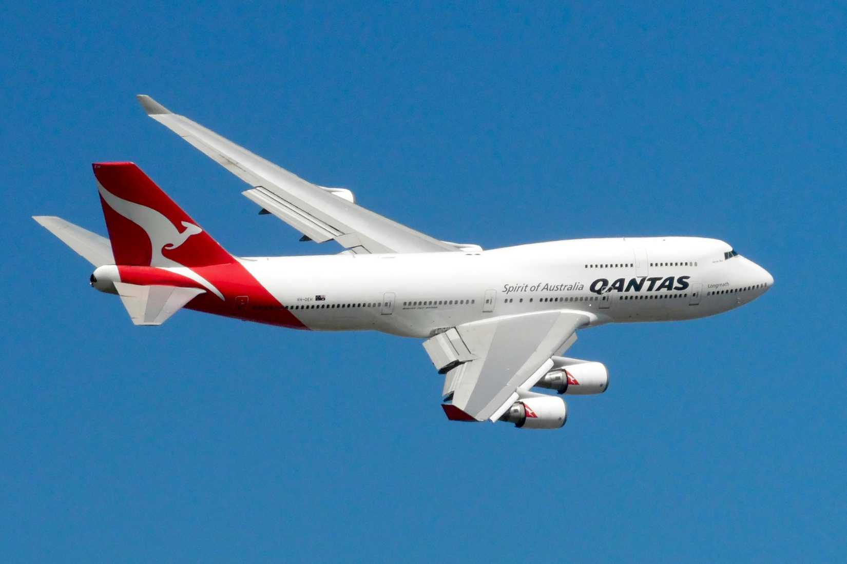Qantas Boeing 747-400 banking 