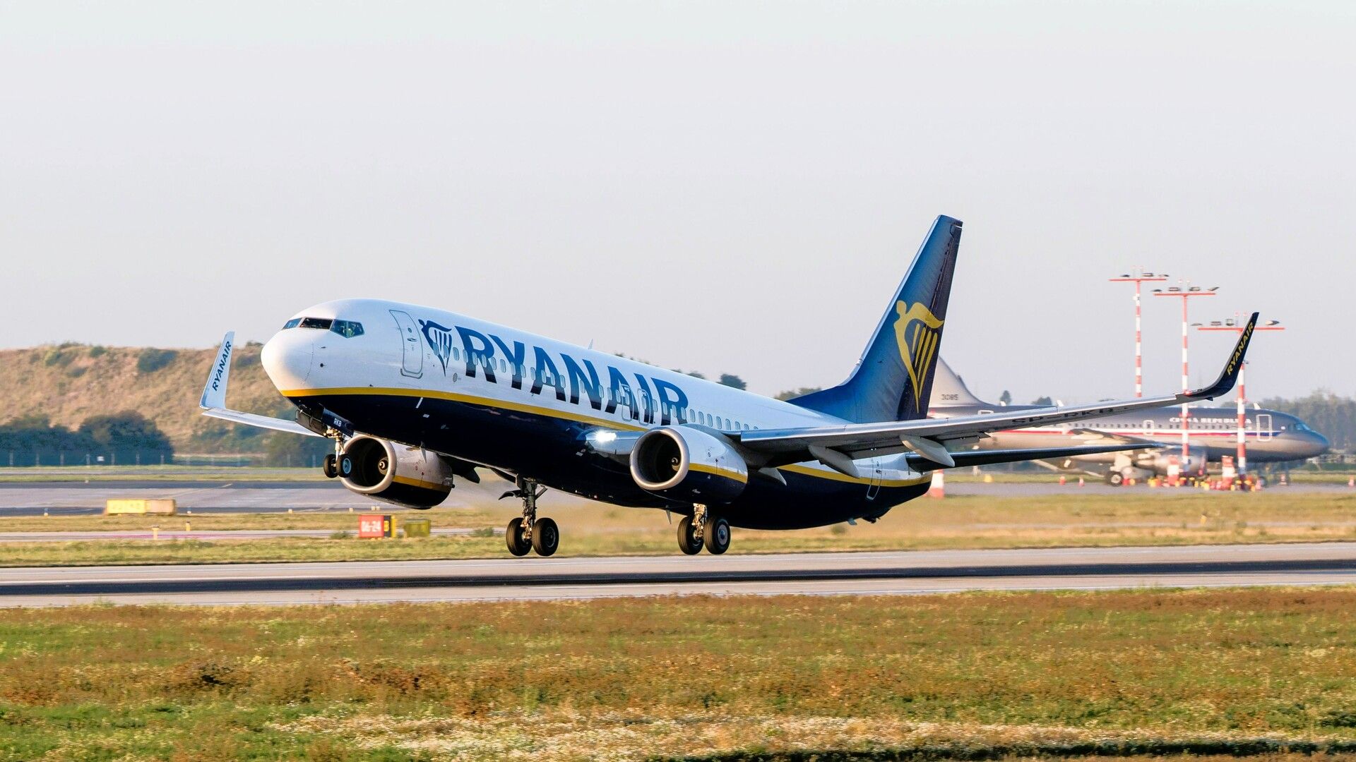 Ryanair Boeing 737-800 taking off