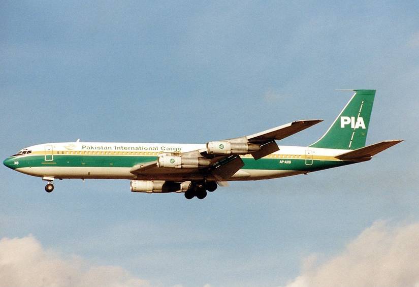 PIA Boeing 707