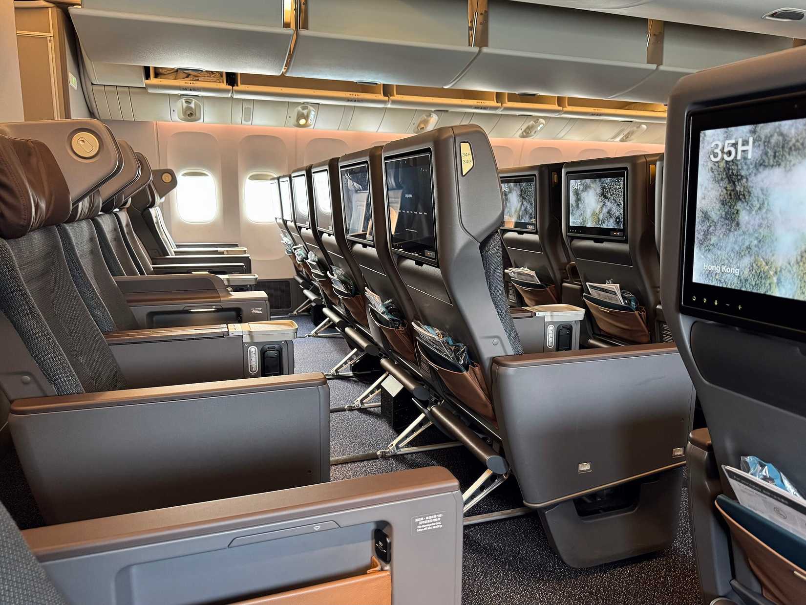 Cathay Pacific 777-300ER cabin