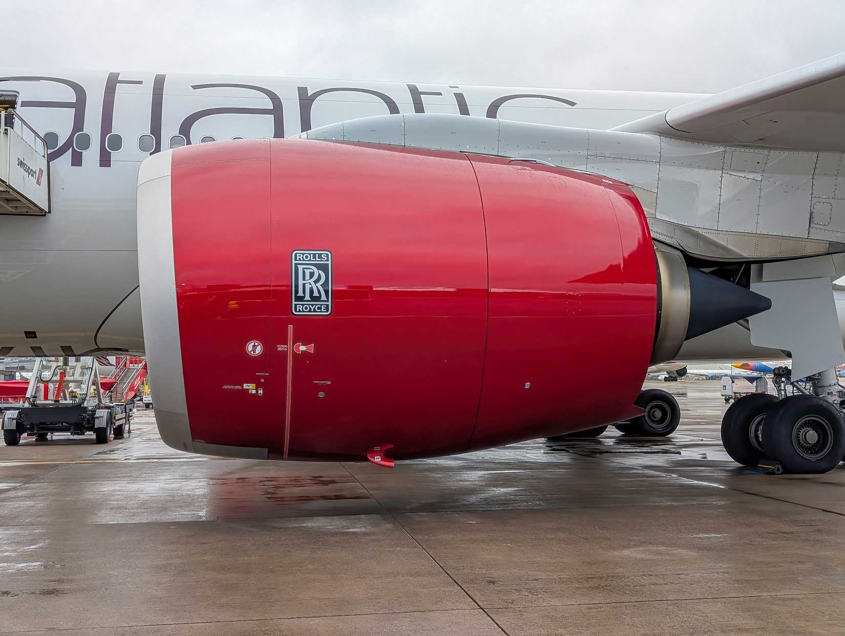 Rolls Royce jet engine attaached to an Airbus A330 900